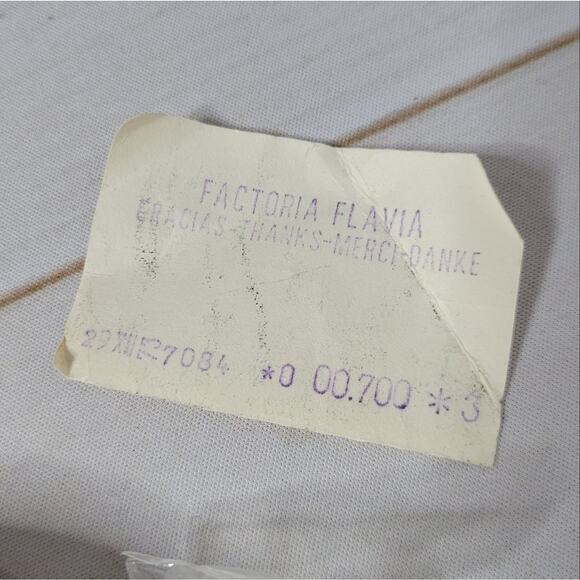 Vintage TWA White Carry-on with Matching Travel Pouch with Contents - Picture 13 of 14